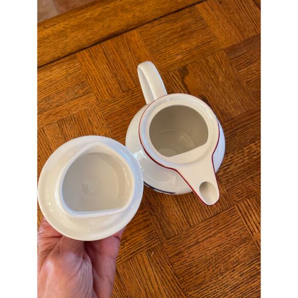 VILLEROY & BOCH NAIF CHRISTMAS 3 CUP 6 3/8" TEAPOT & LID - Picture 5 of 6